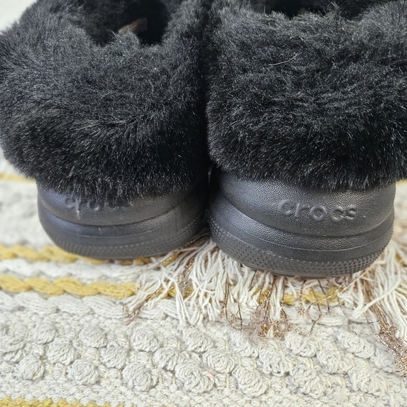 Crocs Furever Black Crush Classic Faux Fur Clog Mules Shoes M8 W10 - Picture 8 of 12